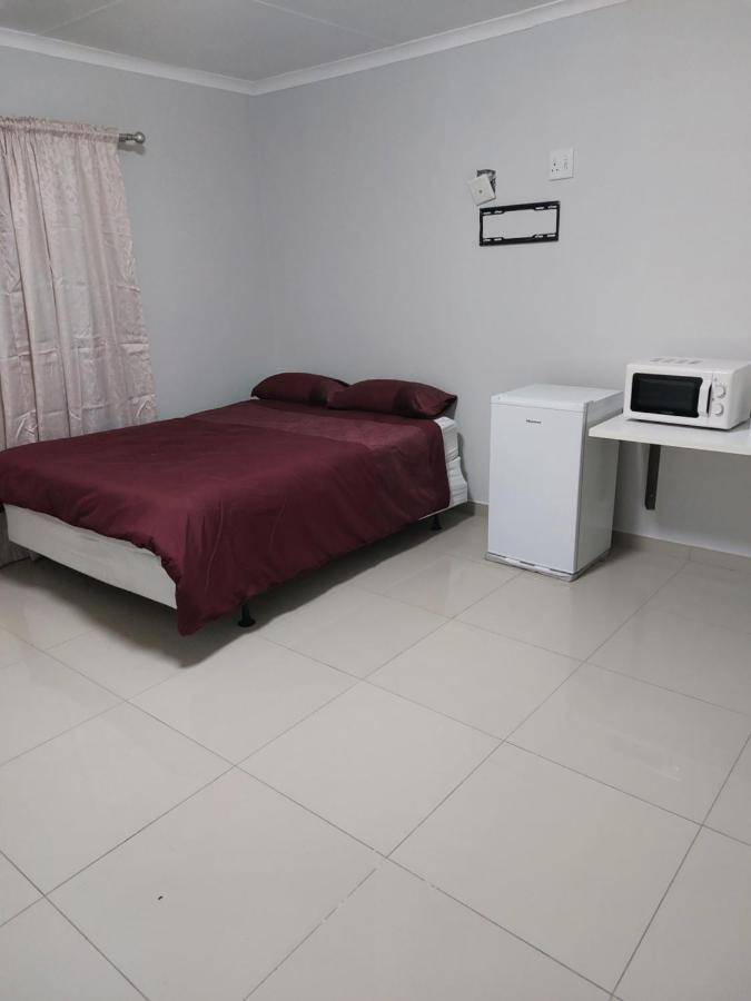 Special Inn Bed And Breakfast Windhoek Ngoại thất bức ảnh