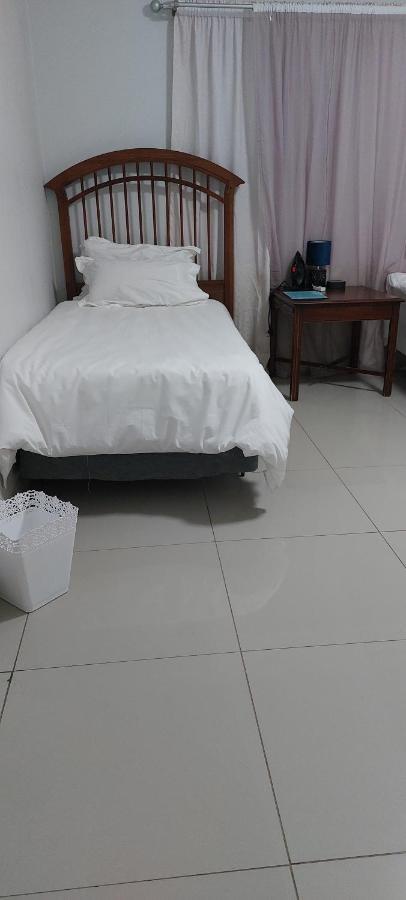 Special Inn Bed And Breakfast Windhoek Ngoại thất bức ảnh